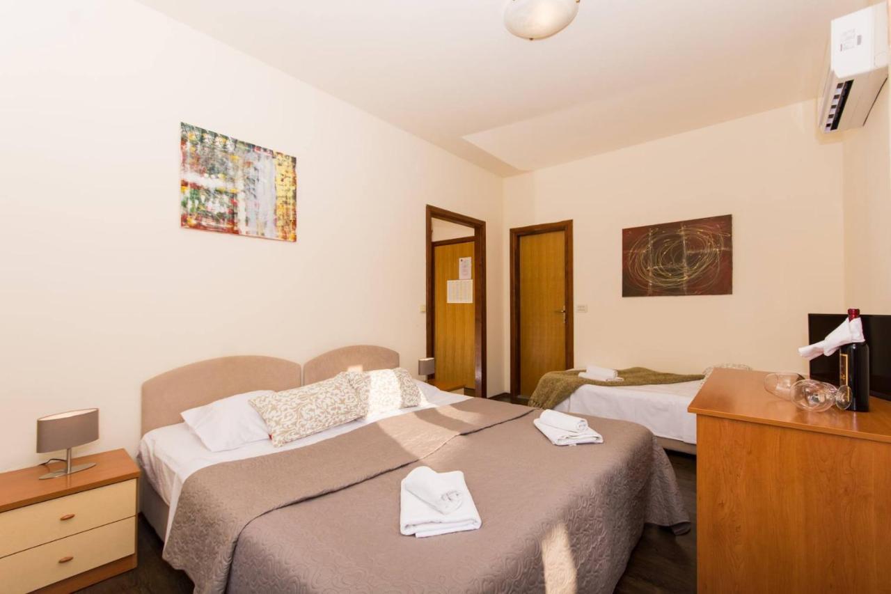 Vila Liza Bed & Breakfast Trogir Eksteriør bilde